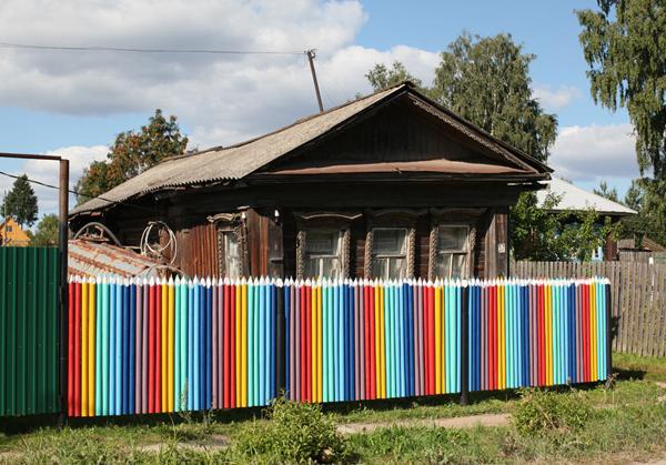 Забор в виде карандашей фото