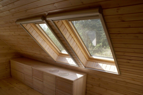 Фото деревянные мансардные окна в спальне